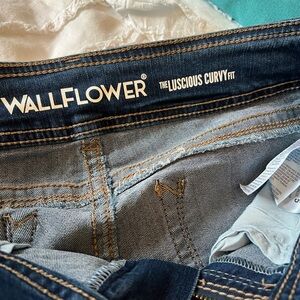 Wallflower Dark Blue High-Rise Luscious Curvy Fit Jeans